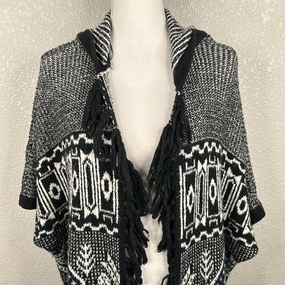 American Eagle Knit Black & White Open Cardigan Hoodie with Fringe Hem One Size - Picture 2 of 9